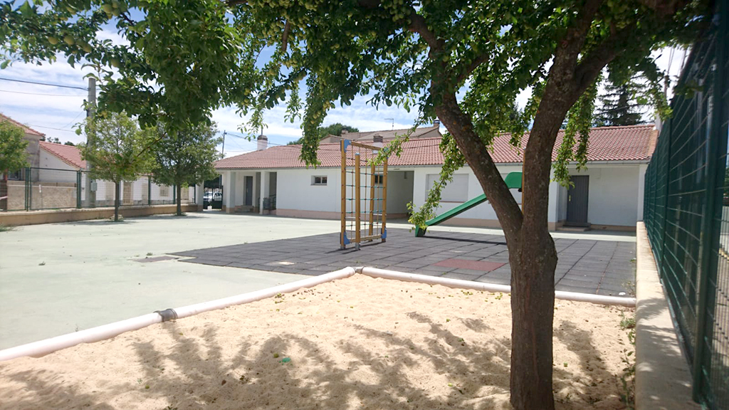 Sede del CRA Sangarcía en Marugán, lugar elegido para celebrar el fin de curso en el que fomentaron la convivencia. / Lucía Luque