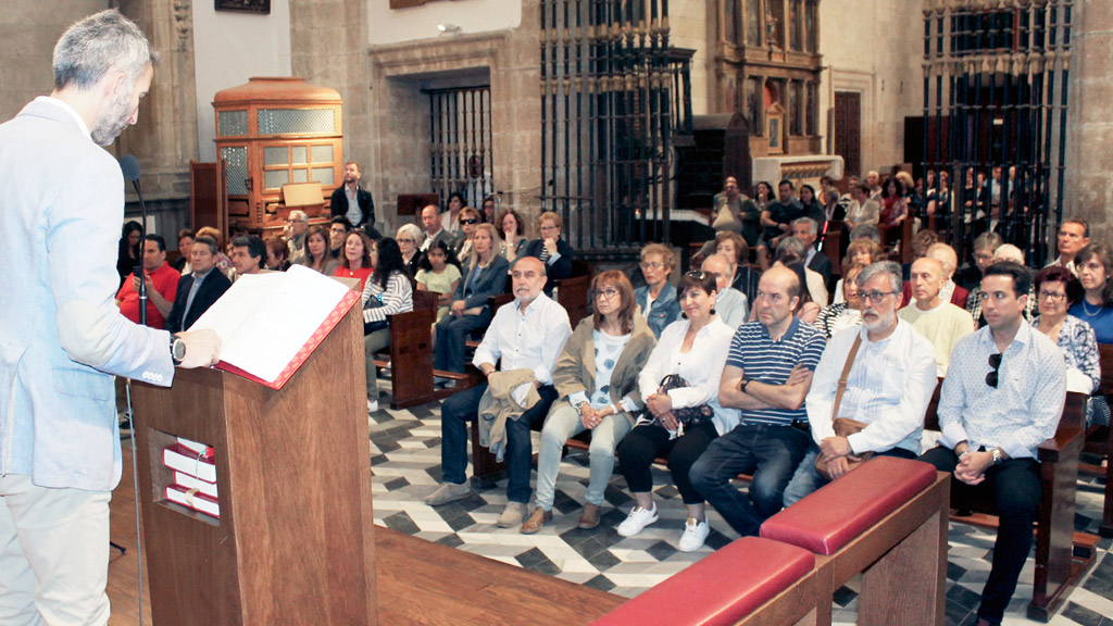 Raúl Torquemada, coordinador del homenaje, durante la presentación en la capilla del Santísimo en la Catedral./M.G.