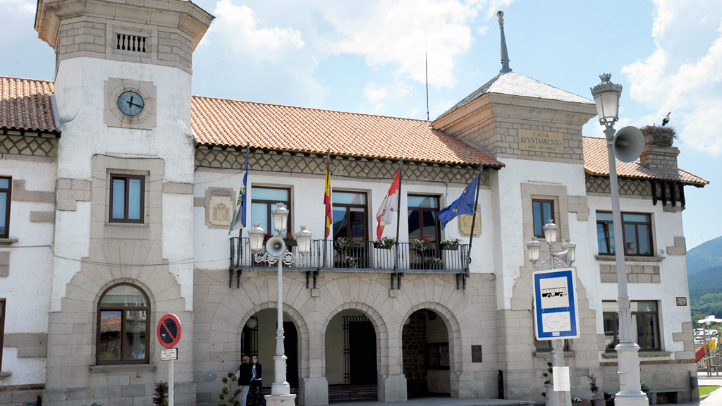 Aún no se sabe quién gobernará en el Ayuntamiento espinariego a partir del próximo sábado. / kamarero