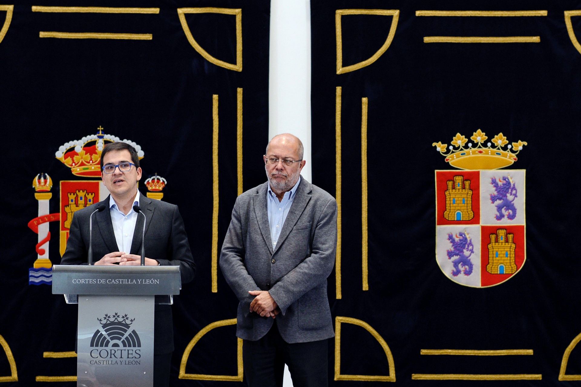 El candidato de Cs, Francisco Igea (d), y José María Espejo (i), secretario de Acción Institucional. / efe