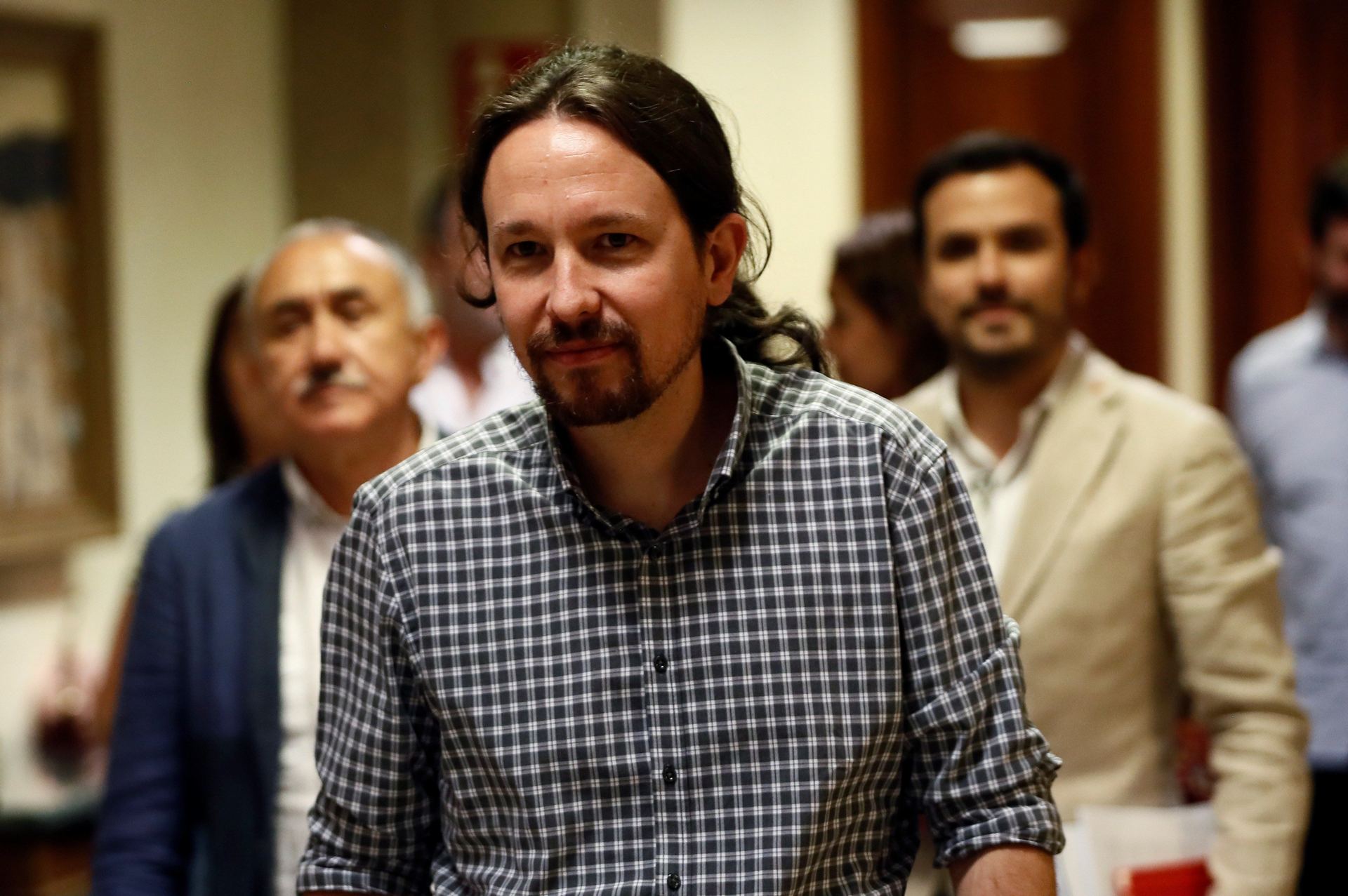El secretario general de Podemos, Pablo Iglesias, tras la reunión con los sindicatos. / efe