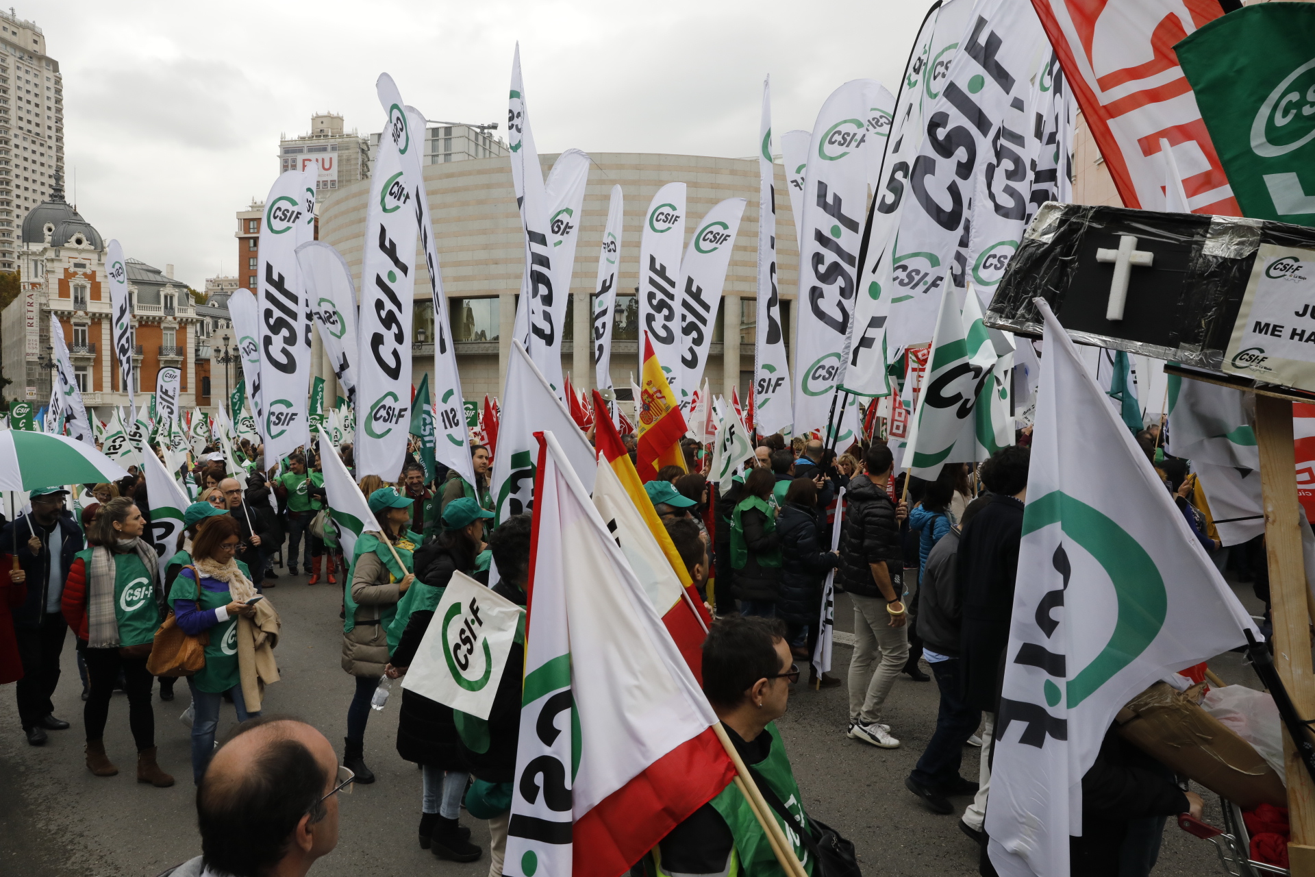 El sindicato CSIF ve posible que no dé tiempo a aplicar el pago en todos los departamentos ministeriales. / europa press