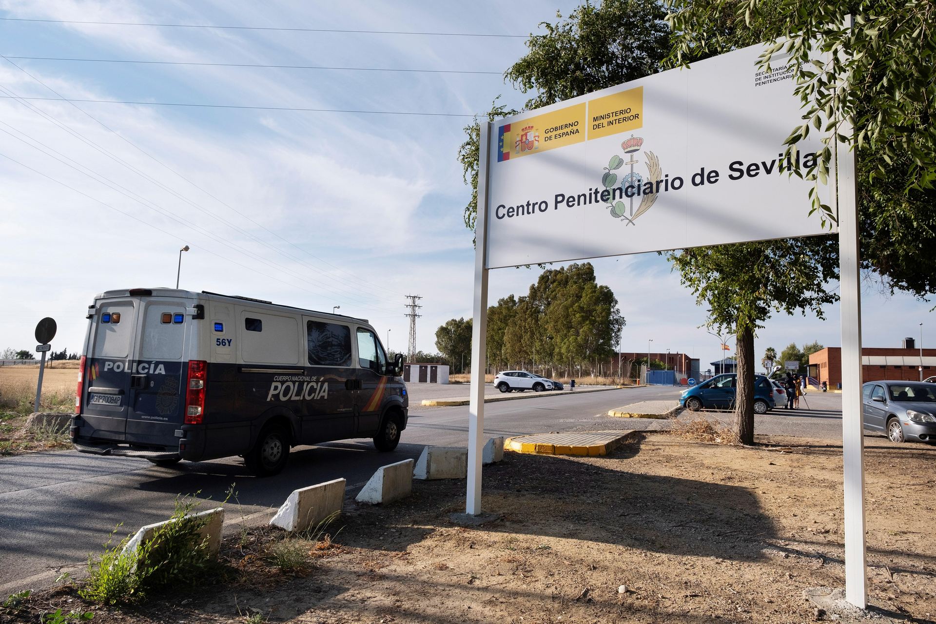 Imagen del furgón policial que trasladó a los miembros de La Manada al centro penitenciario de Sevilla.
