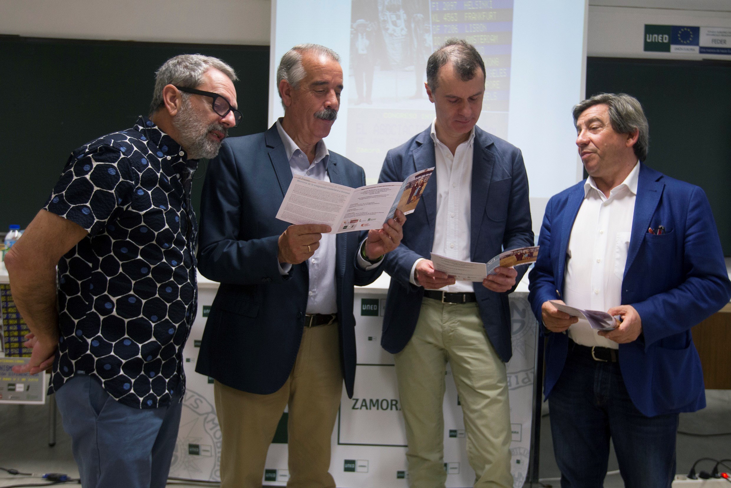 El secretario general de la presidencia, José Manuel Herrero, junto al director de la UNED Zamora, Juan Andrés Blanco. / Efe