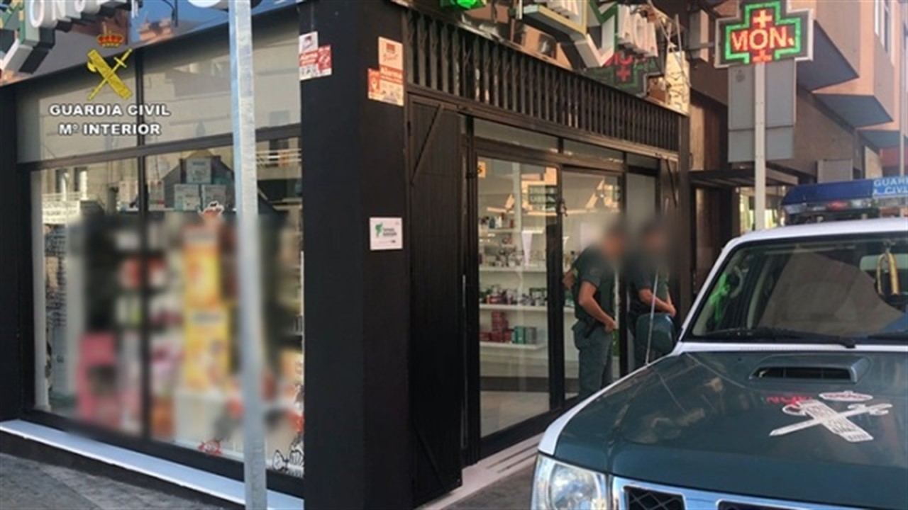 La operación comenzó cuando se detectó que una farmacia dispensaba fármacos de alto coste.