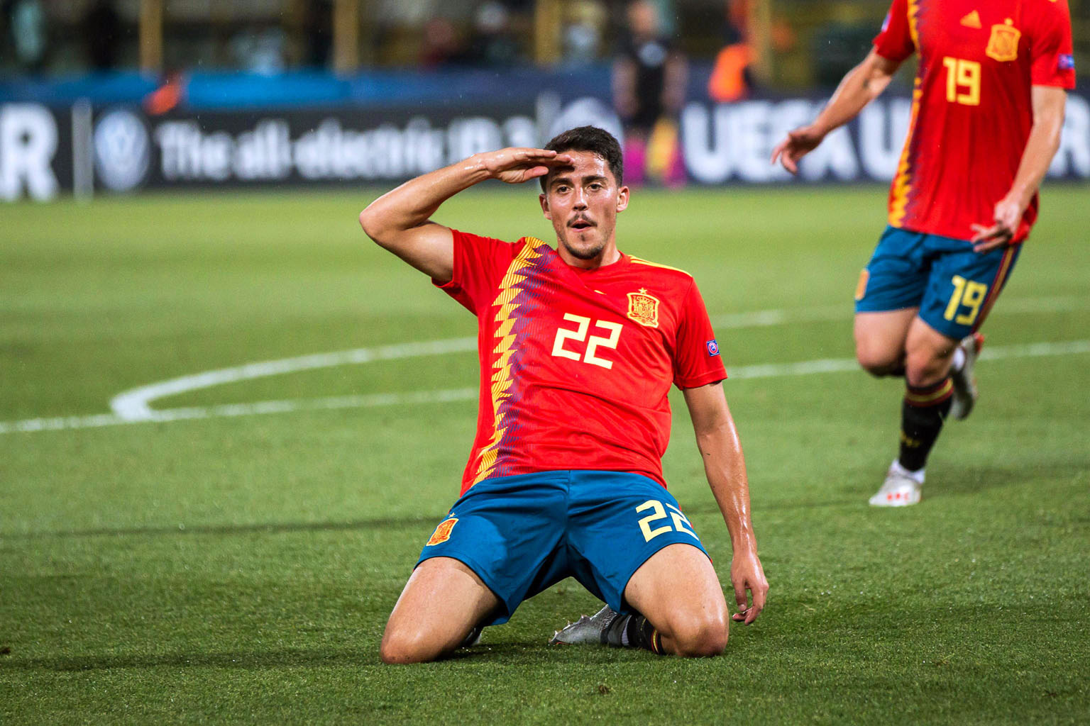Pablo Fornals celebra el primer tanto de España en la goleada ante Polonia. / EFE