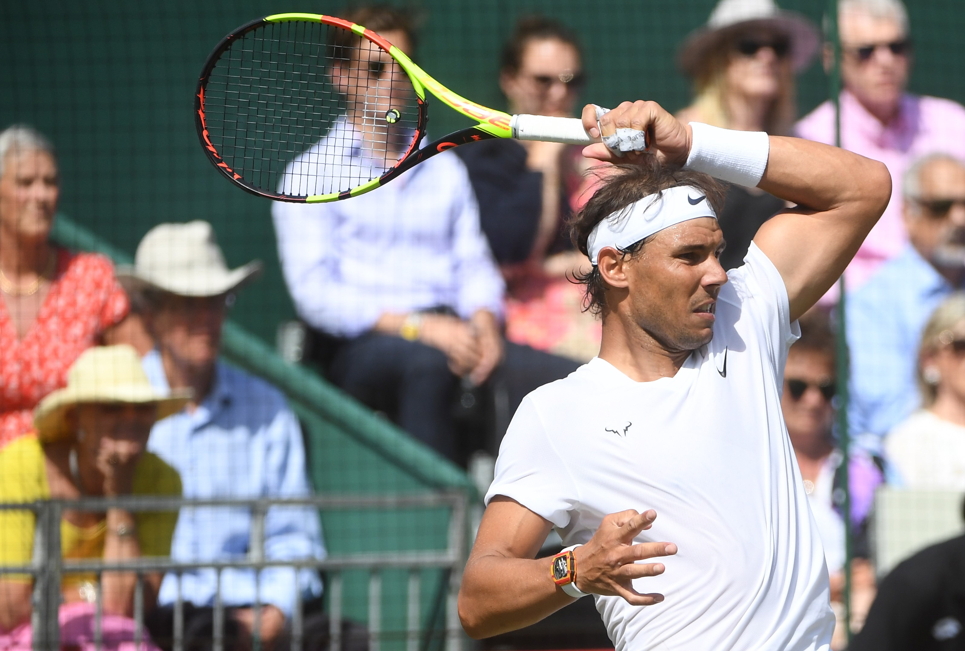 Rafael Nadal, durante el partido de exhibición de Hurlingham que le enfrentó ayer al francés Lucas Pouille. / EFE