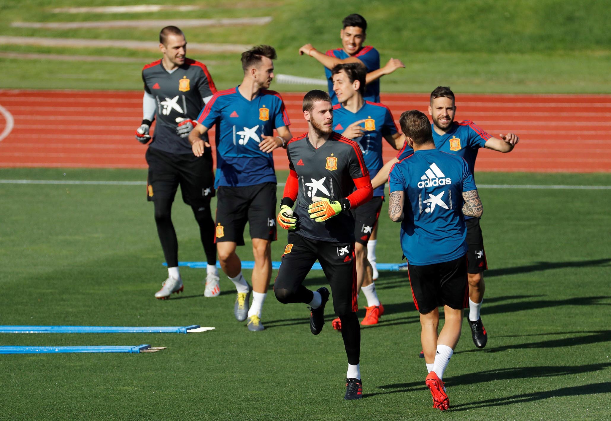 Los jugadores de la Selección Española, en un entrenamiento previo al partido contra Islas Feroe. / EFE