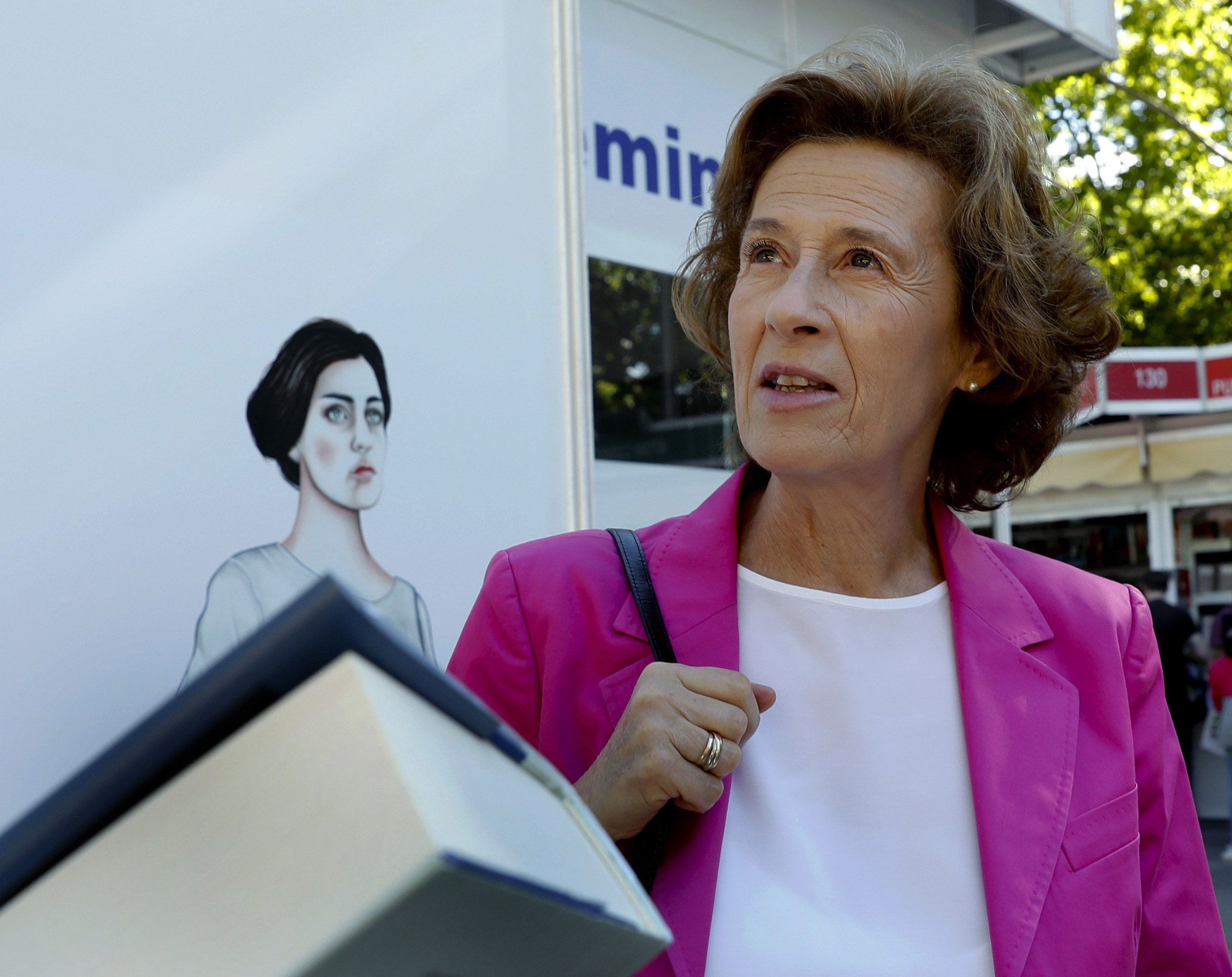La escritora Julia Navarro en la Feria del Libro de Madrid. / EFE