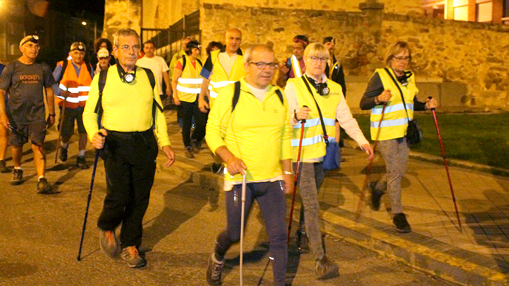 Los andariegos salen desde la Ermita del Santo Crito del Mercado en la Marcha del año pasado. / M. G.