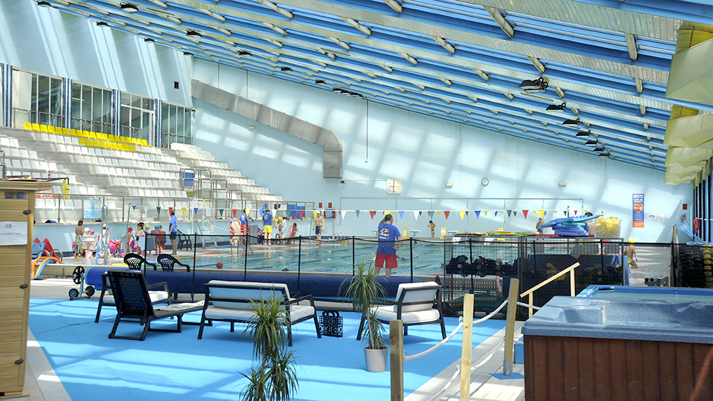 Vista general de las instalaciones de la piscina climatizada José Carlos Casado. / Kamarero