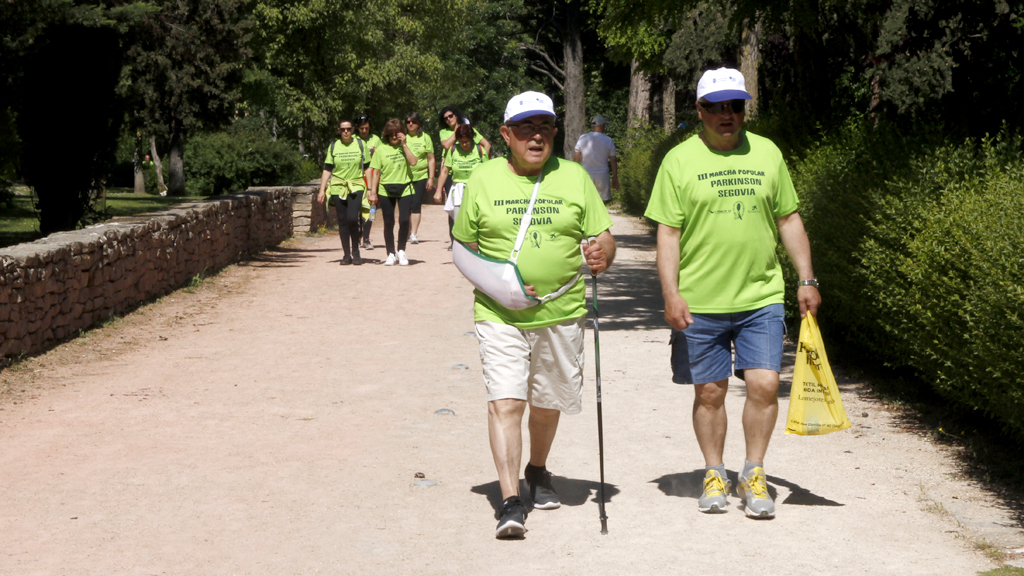 Participantes en la caminata que comenzó y terminó en el Parque del Cementerio. / NEREA LLORENTE