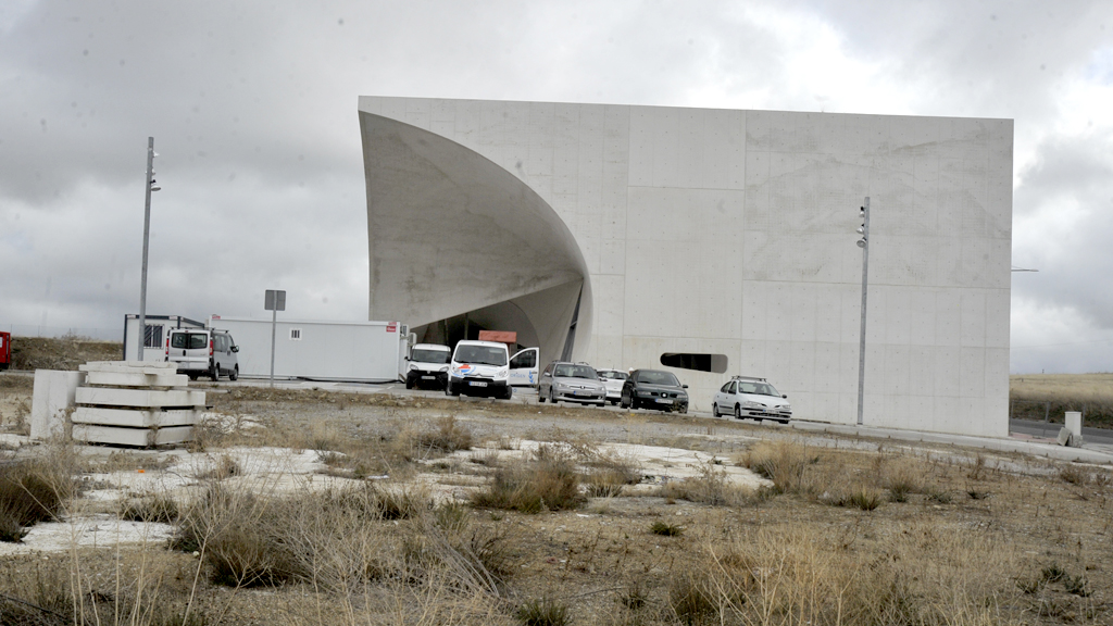 Edificio del CIDE en enero. Estaban pendientes entonces sobre todo actuaciones en el interior del edificio. / Kamarero