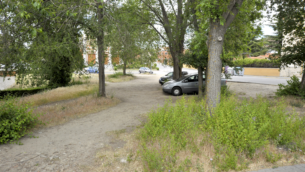 Parcela del barrio de La Albuera situada al inicio de la calle de Pascual Marín y lindante con la calle de Doradores. / Kamarero