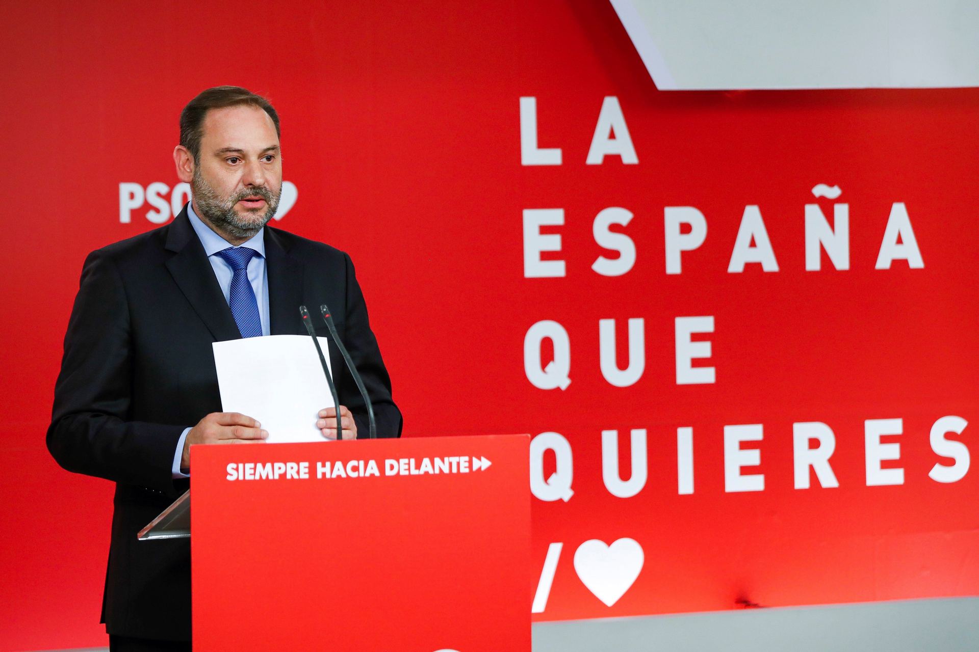 El secretario de Organización del PSOE y encargado de las negociaciones con los partidos, José Luis Ábalos. / EFE