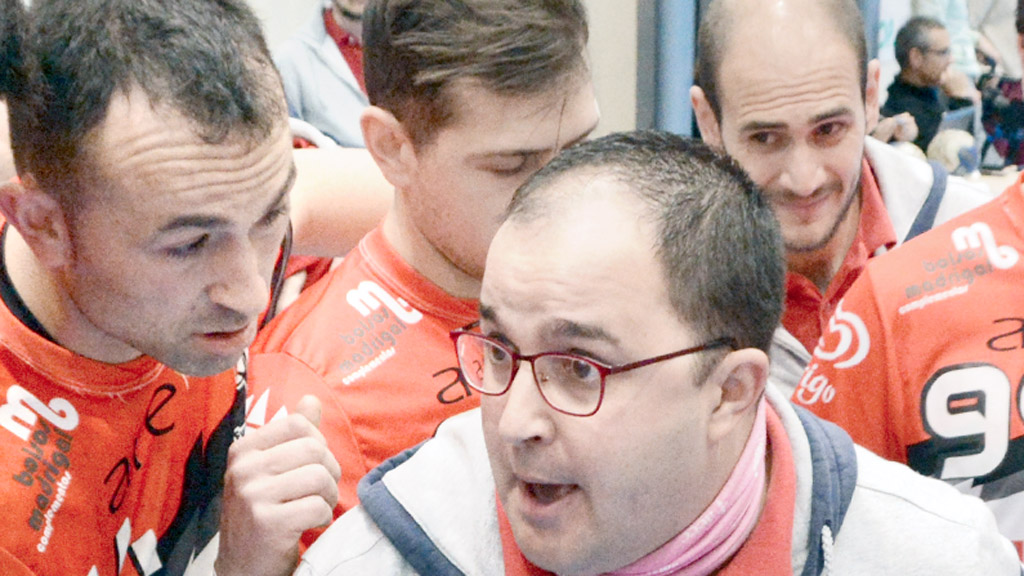 Alejandro Pereira, en segundo término detrás de Dani Gordo. / A. M.