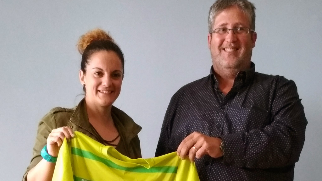 Natalia Maroto, con el presidente del club, Héctor Polo. / FS CUÉLLAR