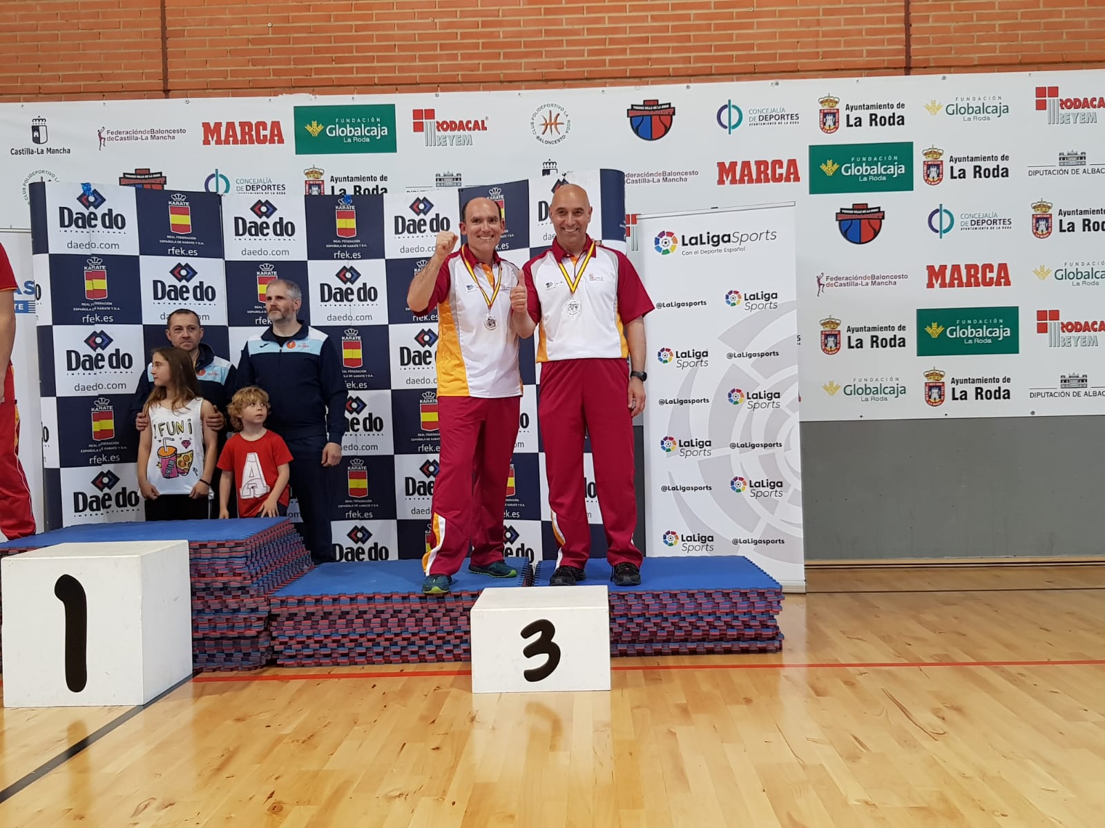 Los cuellaranos, bronce en defensa personal./ c. núñez