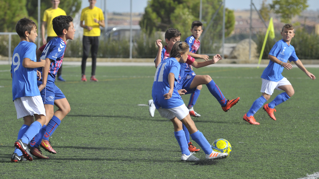 El CD La Granja prescinde de las categorías base 1 Un partido de un equipo de base del CD La Granja, durante la pasada temporada. / KAMARERO