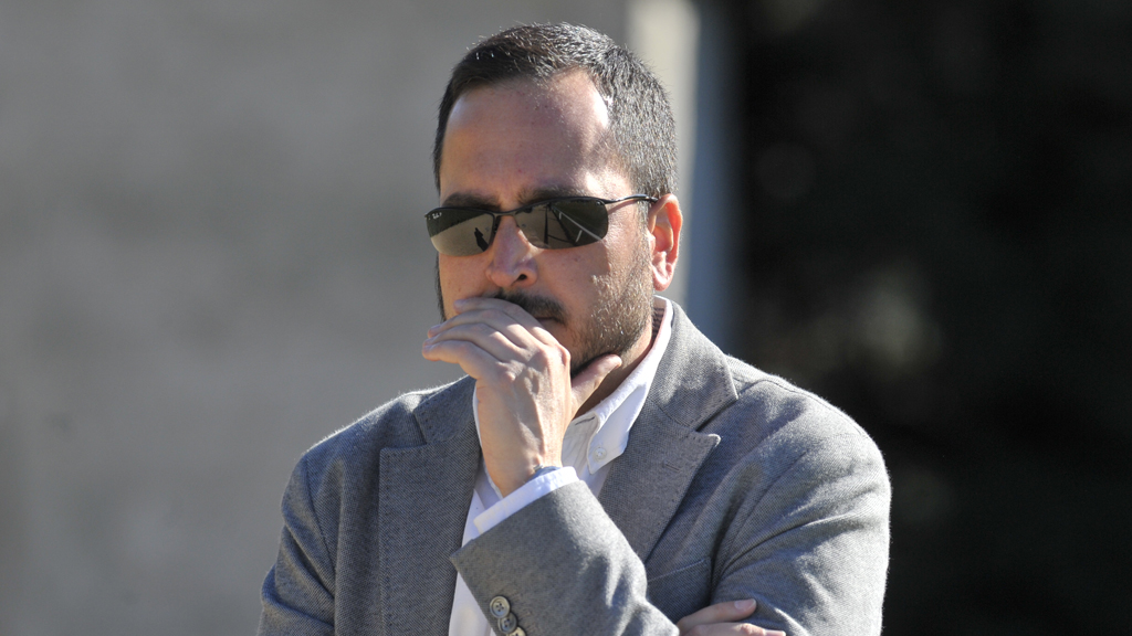 El entrenador vallisoletano Diego Yepes, durante un partido del CD La Granja en el campo de El Hospital. / KAMARERO