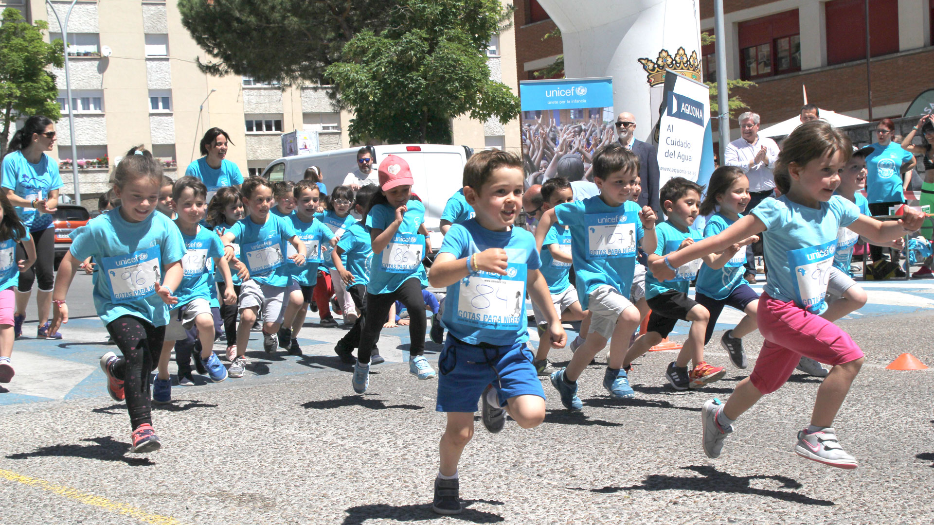 Para los más pequeños, la nueva experiencia de la carrera solidaria fue todo un éxito. / c. núñez