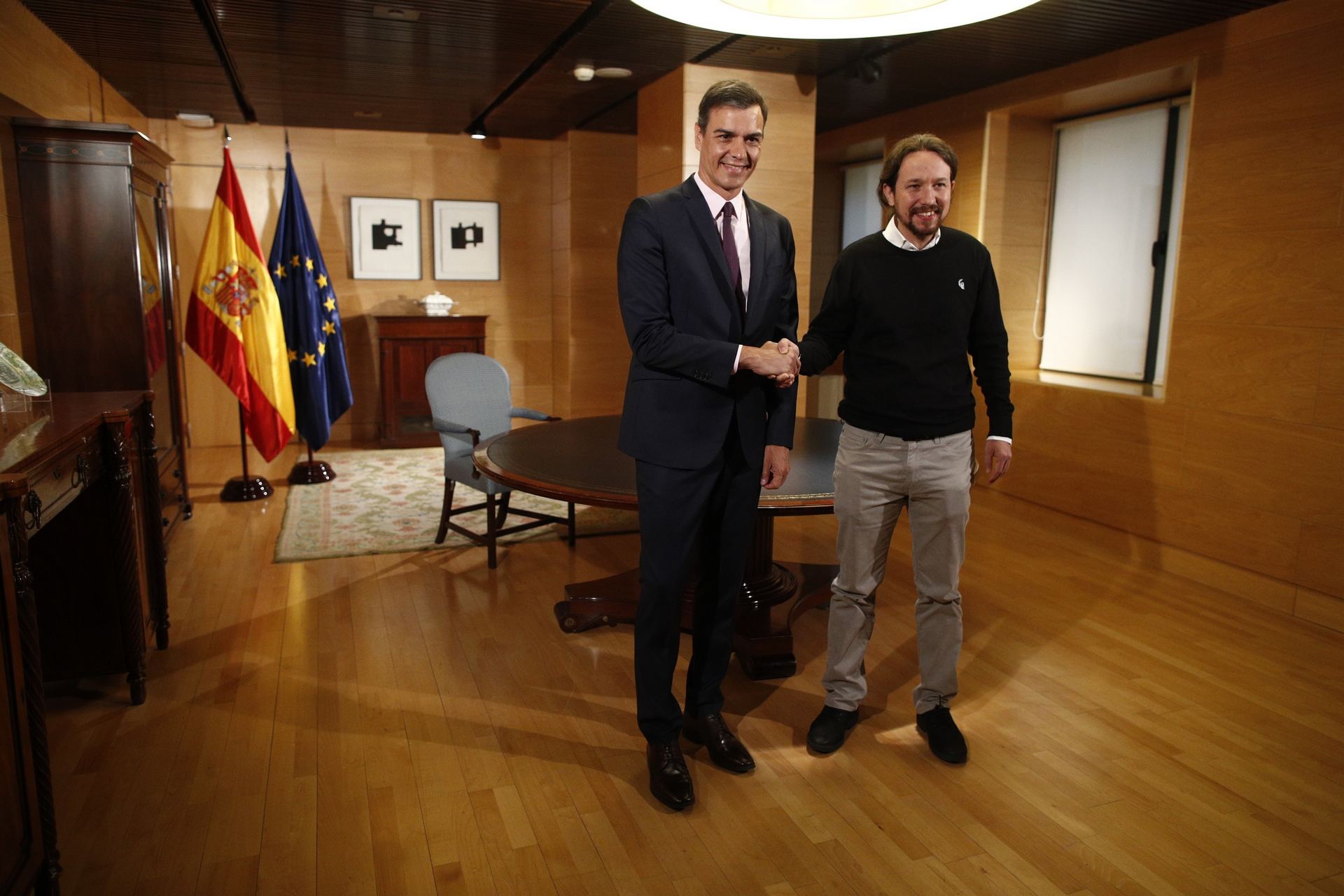 Pedro Sánchez y Pablo Iglesias durante su primera reunión tras el 28-A. / E.P.