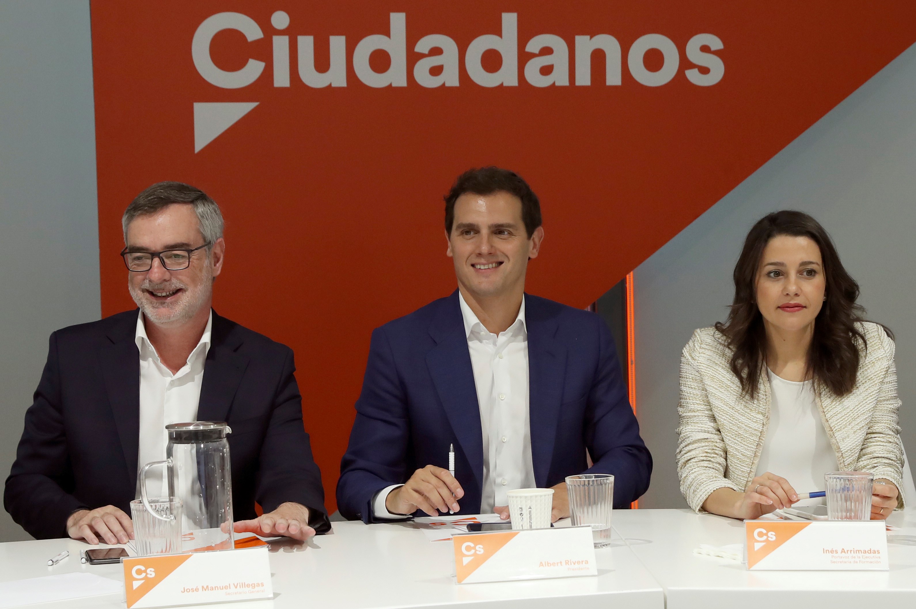 Los dirigentes de Cs, José Manuel Villegas (i), Albert Rivera e Inés Arrimadas durante la Ejecutiva del partido. / EFE