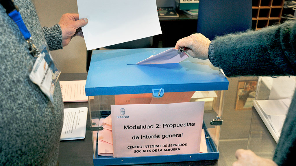 Imagen de una de las urnas instaladas por el Ayuntamiento para votar sobre las propuestas ciudadanas para los Presupuestos Participativos 2019. / Kamarero