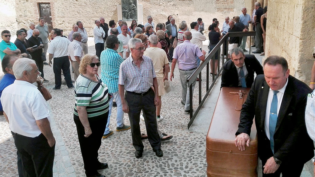 06 2fd funeral eleuterio laguna iglesia trinidad