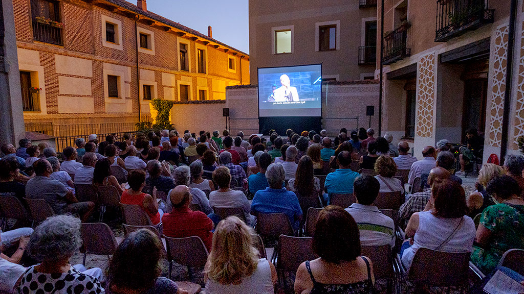 Proyección de una película durante el X Ciclo de Cine Israelí. / Kamarero