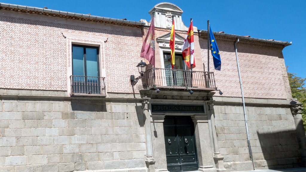 Fachada de la Diputación provincial de Segovia. / K.