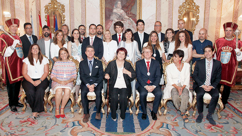 Foto de familia de la Corporación municipal del Ayuntamiento de Segovia. / Nerea Llorente