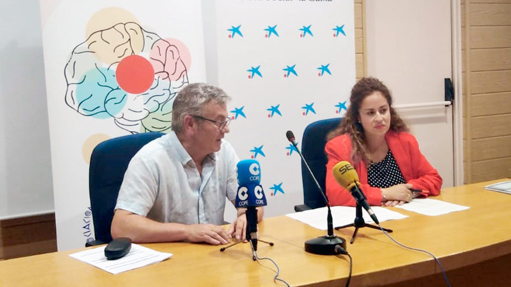 El presidente de Párkinson Segovia y directora de Área de Negocio de Ávila y Segovia Obra Social La Caixa. / EL ADELANTADO