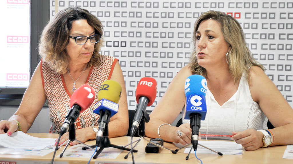 Trabajadores del Sacyl claman contra los cambios de turnos excesivos 1 Carmen Martín (izq.) y María Jesús Mateos, responsables de Sanidad de CC OO./ Kamarero