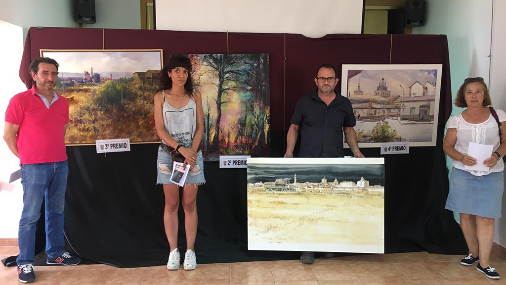 Los cuatro premiados del Certamen Nacional de Pintura Rápida posan junto a sus obras. / el adelantado