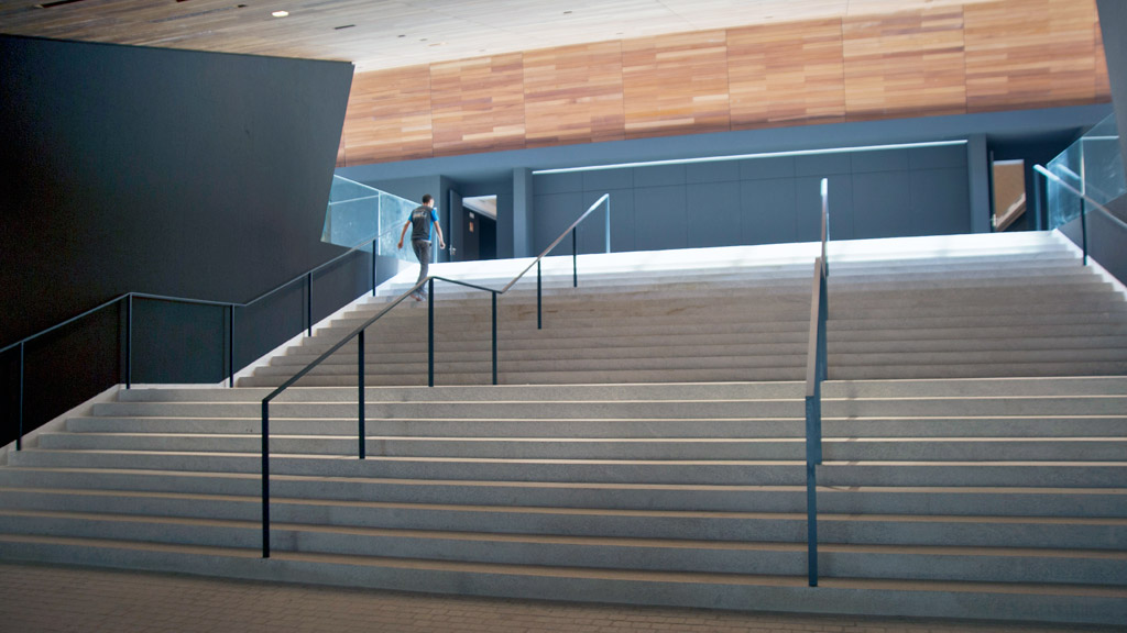 Imagen de la escalinata de la segunda fase antes de que se estrenaran  estas instalaciones. / KAMARERO