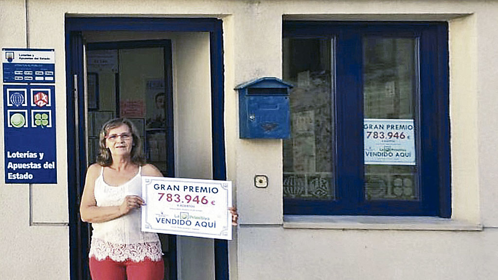 Imagen de la administración de loterías de Cantalejo que repartió un premio de La Primitiva el 28 de julio de 2019. / E. A.