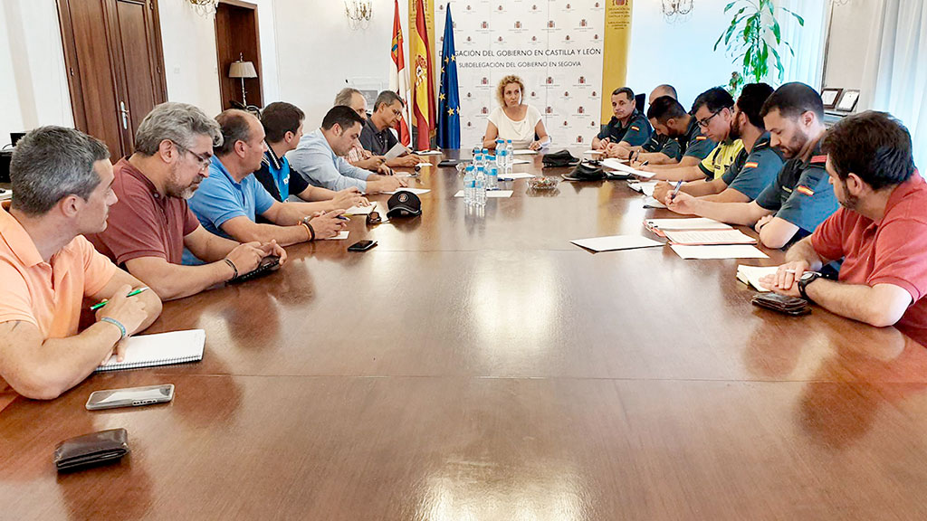 La reunión se celebró ayer en la Subdelegación del Gobierno de Segovia. / el adelantado