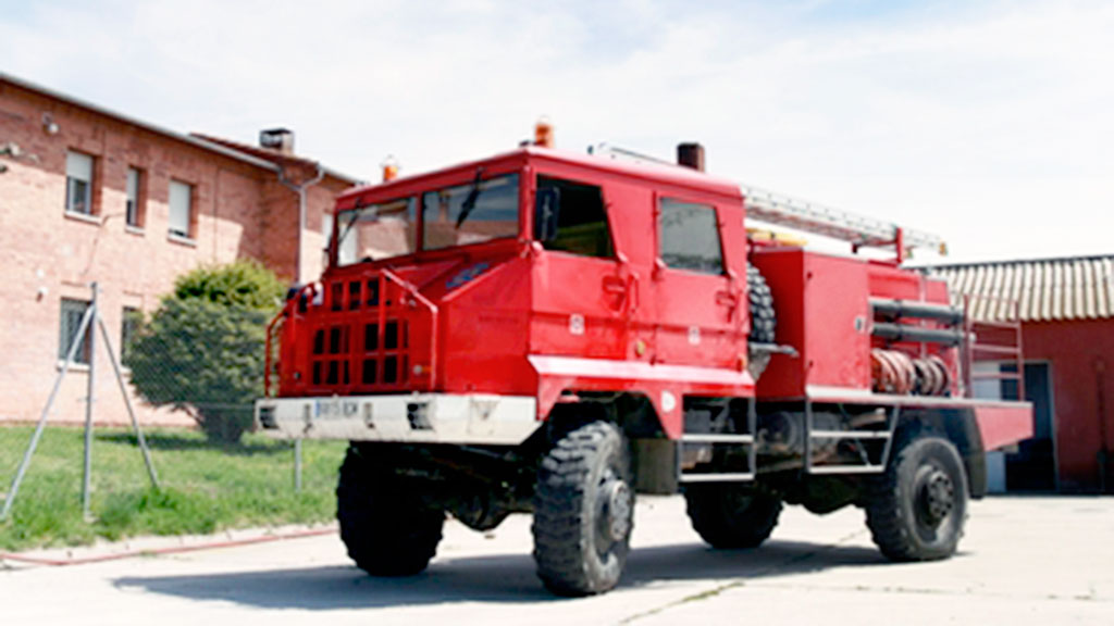 El servicio de la Comunidad de Villa y Tierra cuenta con camiones para atender las llamas. / EL ADELANTADO