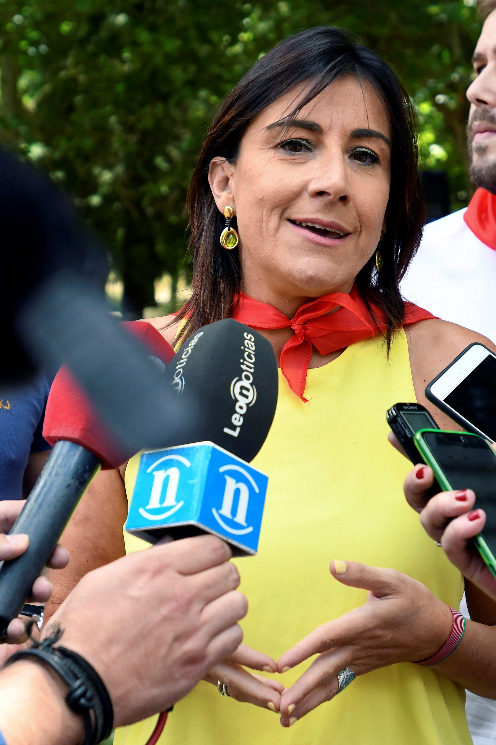 El PSOE reivindica que su partido es el único que defiende a la Comunidad 1 La secretaria de Organización del PSOE de Castilla y León, Ana Sánchez, atiende a los medios de comunicación. / Efe