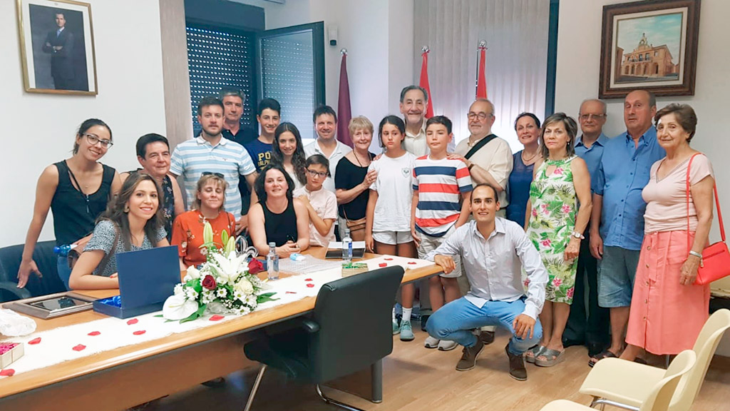 Familiares y amigos de María Jesús Garrido, el día del homenaje en el Ayuntamiento. / el adelantado