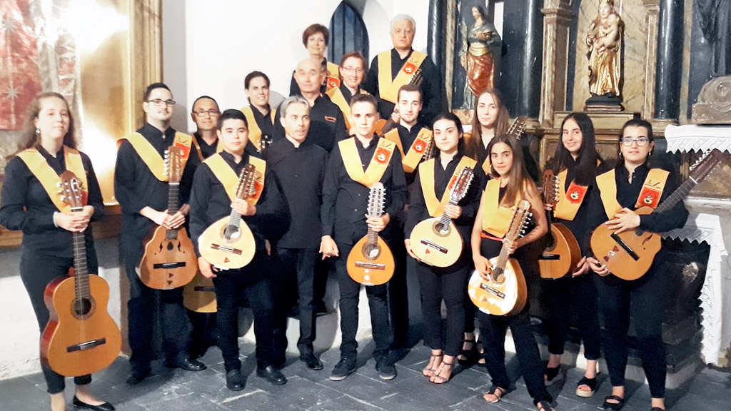 Integrantes de la Rondalla del Taller Cultural de Fuentepelayo. / el adelantado