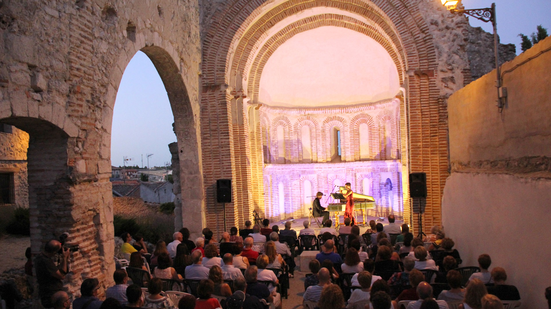 Concierto mudéjar de otras ediciones en el ábside de Santiago./ c.n.