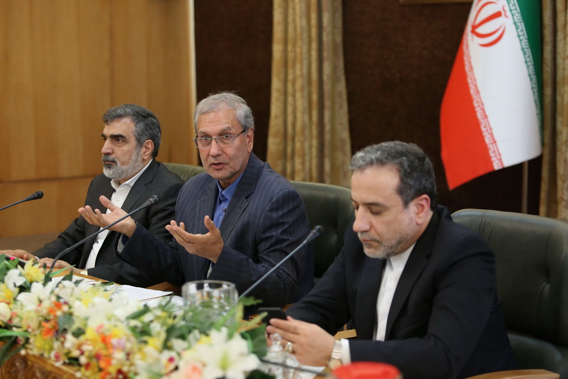 Miembros del Gobierno iraní anuncian las nuevas medidas. / EFE