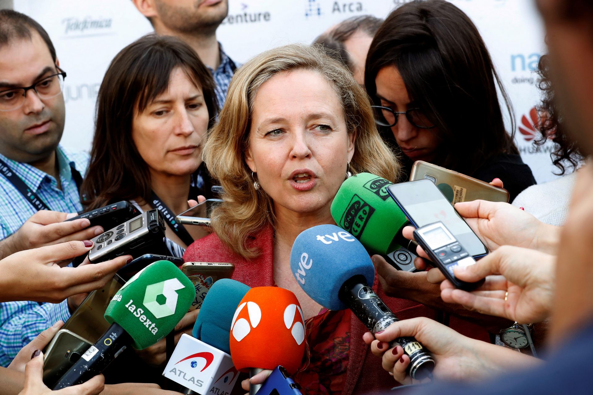 La ministra de Economía, Nadia Calviño, realiza unas declaraciones en la inauguración del II Congreso de DigitalES. / efe