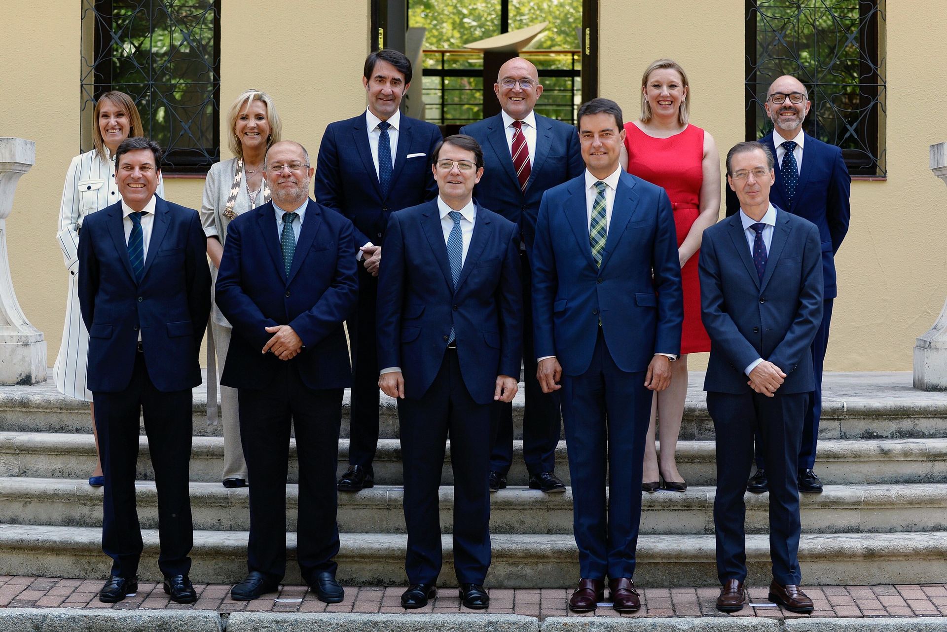 El presidente de la Junta de Castilla y León, Alfonso Fernández Mañueco, con los consejeros. / Europa press