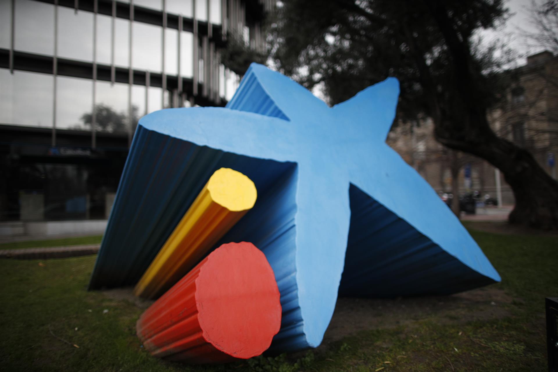 El acuerdo laboral que asumió la entidad financiera supuso un gasto de 978 millones de euros. / europa press