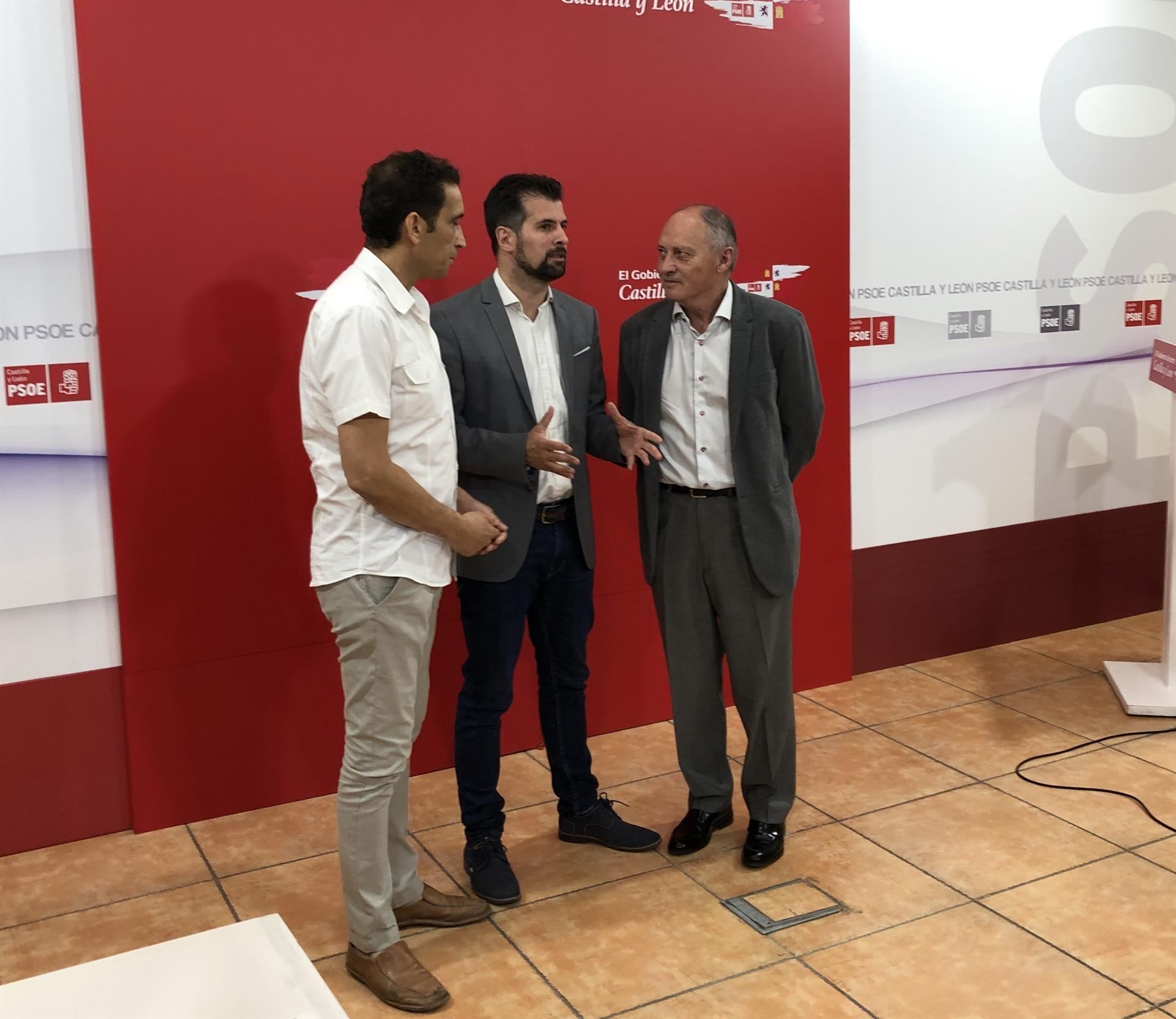 Vicente Andrés (i), Luis Tudanca (c) y Faustino Temprano (d). / Europa press