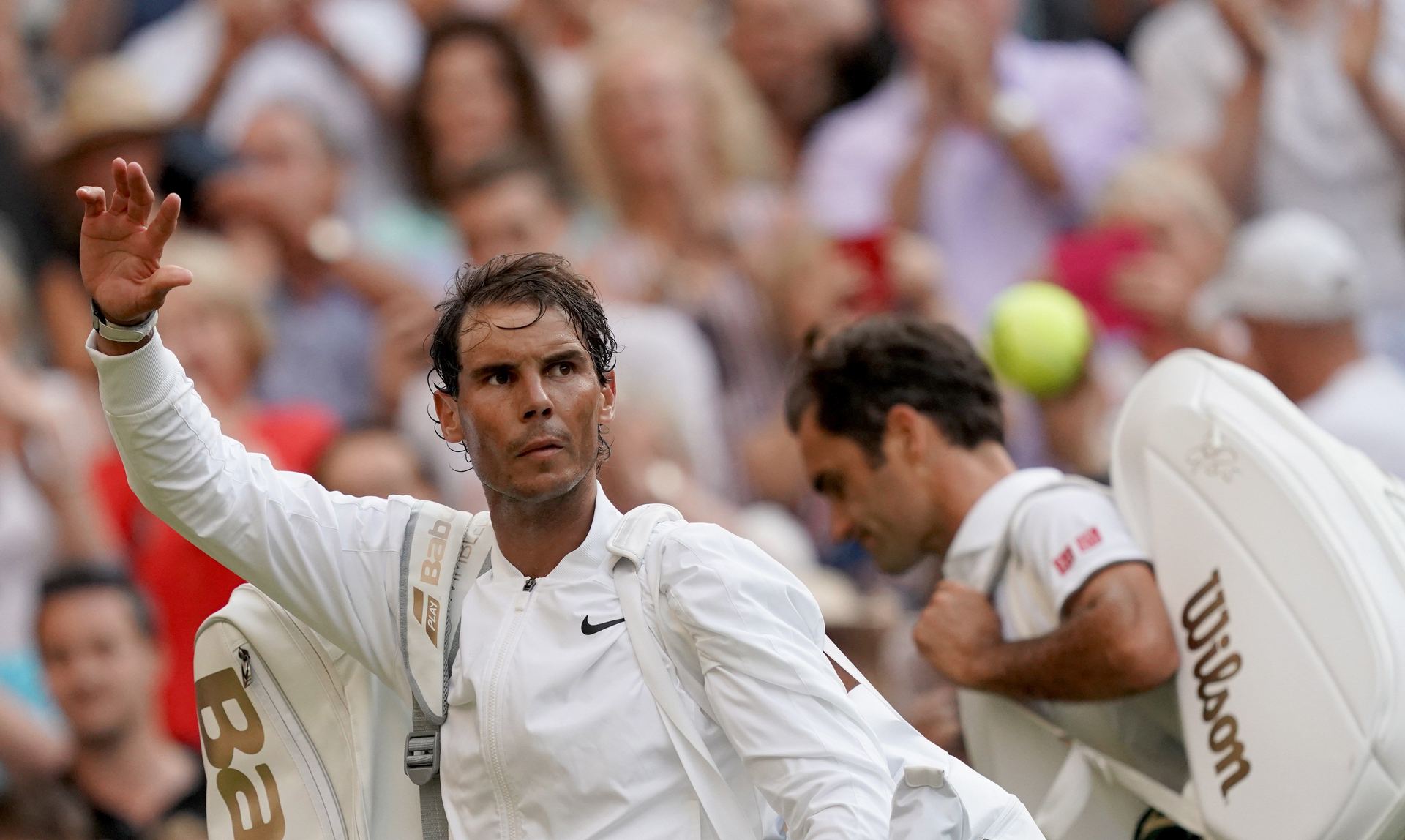 Rafael Nadal se despide de la final de Wimbledon tras perder cuatro sets ante Roger Federer.