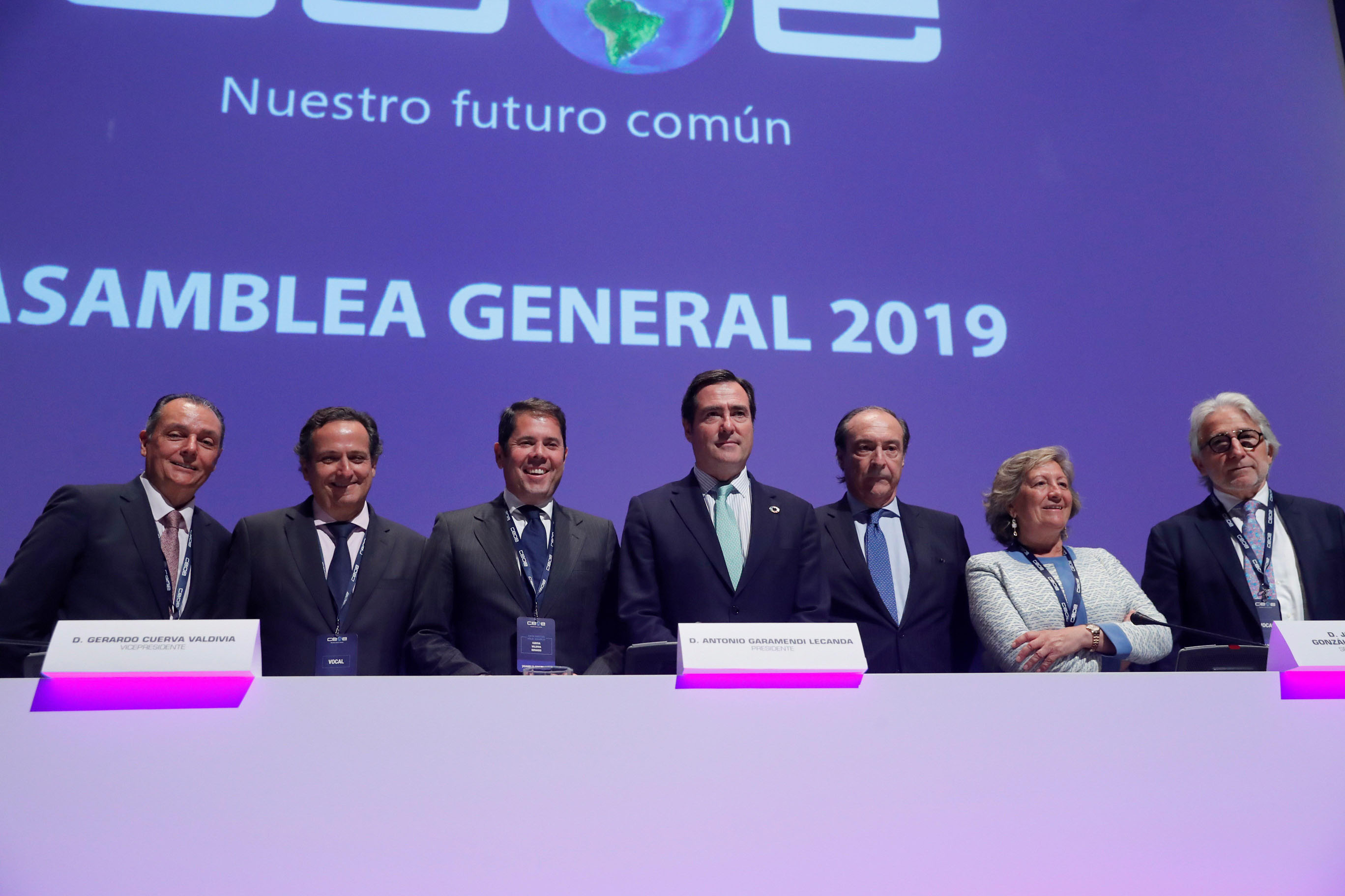 Antonio Garamendi (centro), en su primera Asamblea General anual como presidente de la CEOE. / EFE